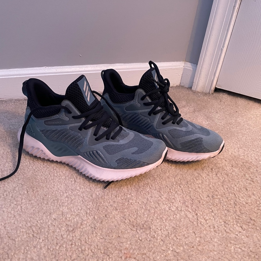 ADIDAS sneakersNWOT